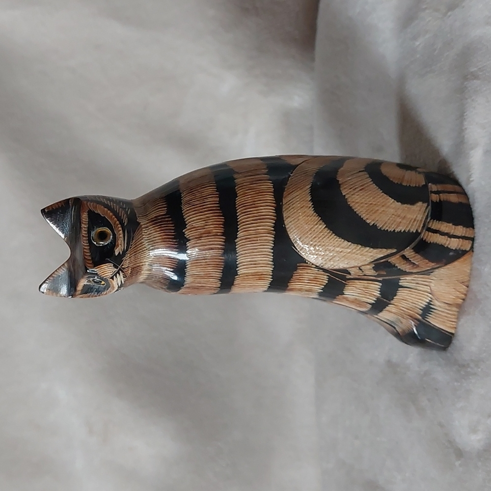 Vintage Hand carved Buffalo horn cat